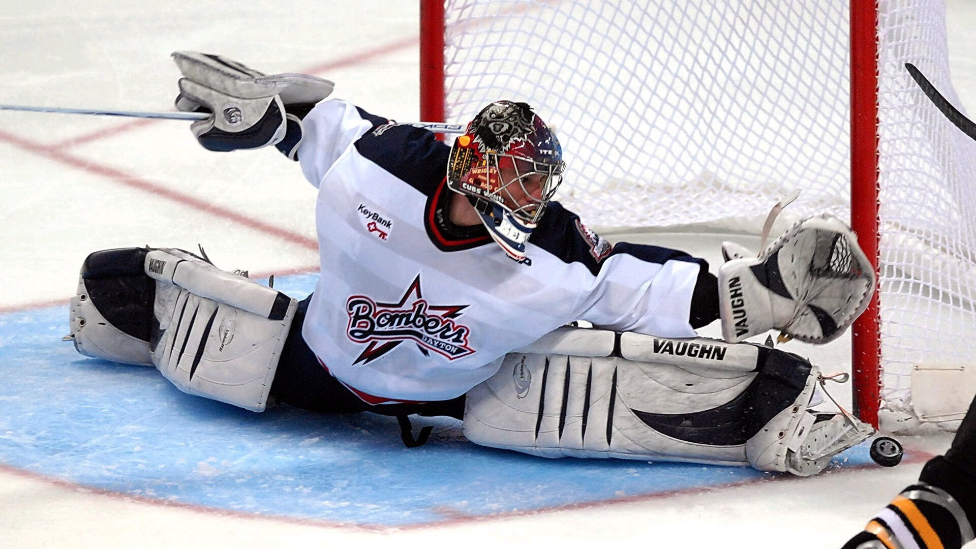 2022年季后赛：库里在第七场决胜局中投中多记关键三分，成功带队夺冠！